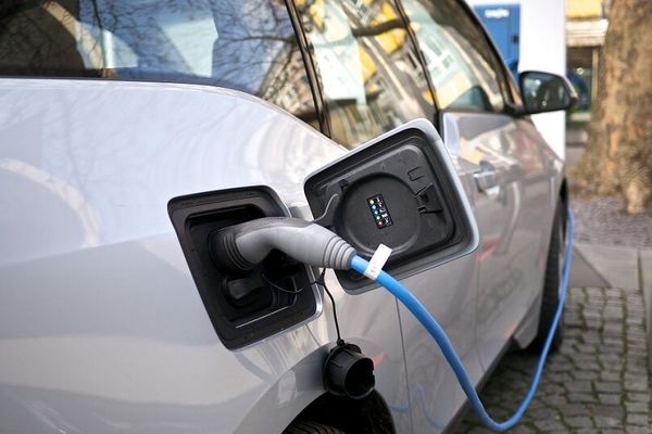 یک روزه خودروی بنزینی خود را برقی کنید