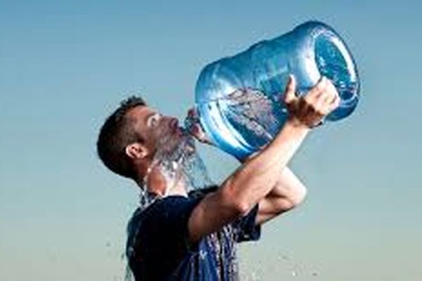 حقوق کارمندان دولت از فروش آب تامین می شود؟