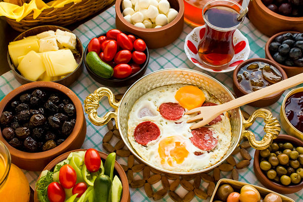 برای صبحانه این‌ غذاها را نخورید / بهترین زمان صرف صبحانه کی است؟