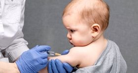 هر آنچه که والدین باید درباره مزایا و عوارض واکسن ها بدانند