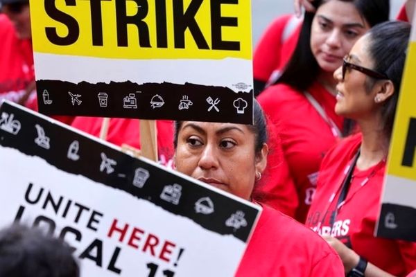 اعتصاب عظیم کارگران هتل به خاطر مسکن