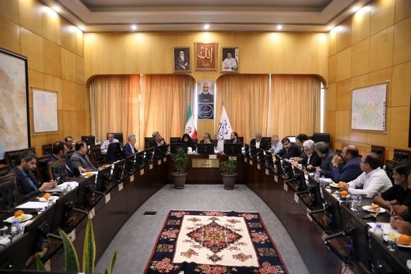 ورود جدی مجلس به مشکلات کامیونداران؛ تصمیمات مهم برای حل مسائل بیمه، کرایه و سوخت