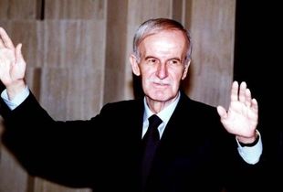 ویدیویی عجیب از نبش قبر «حافظ اسد» در سوریه منتشر شد + ببینید
