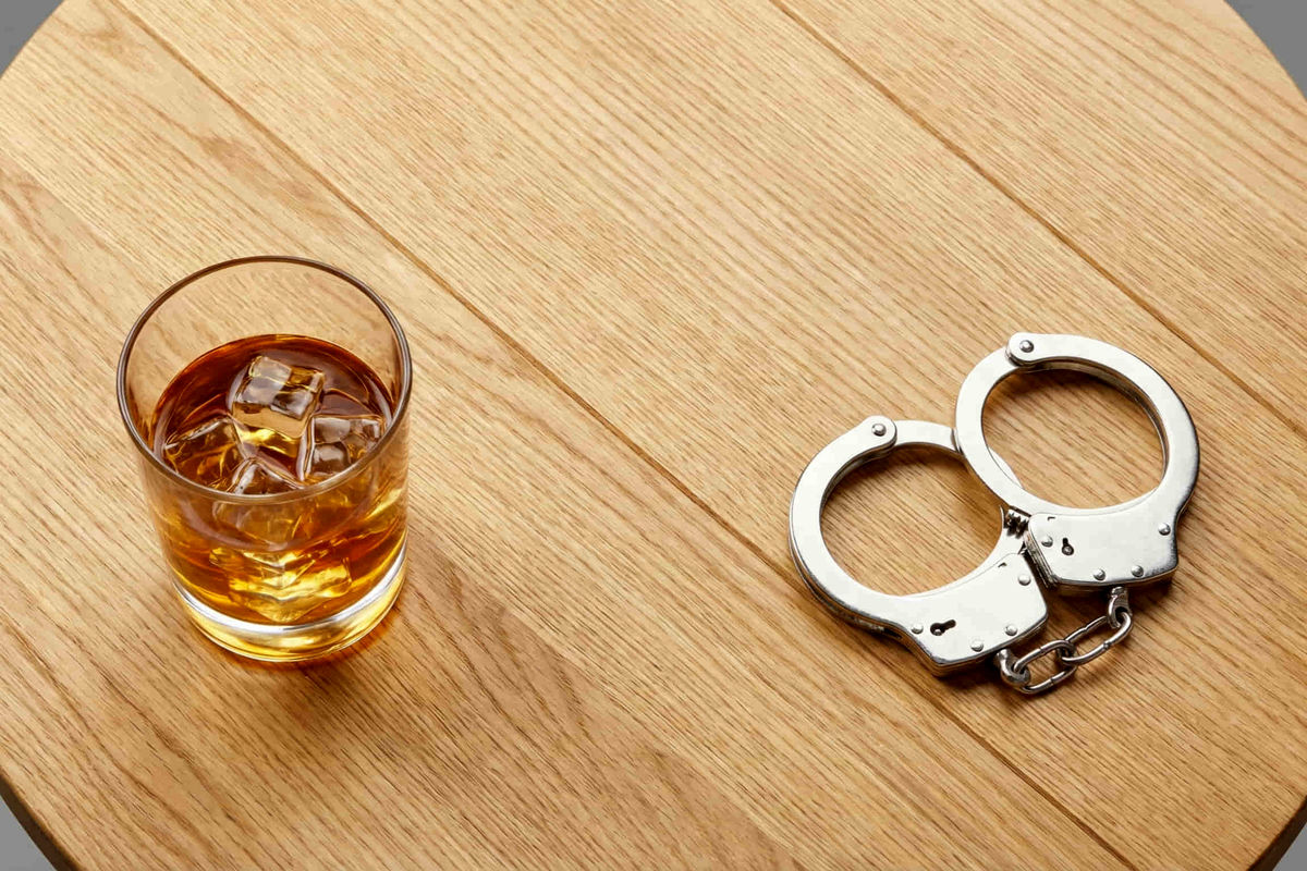 مهمانی جنجالی بازیگرها/ بازداشت ۷ فرد سرشناس‌ با ۳۸ لیتر مشروب