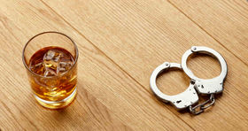 مهمانی جنجالی بازیگرها/ بازداشت ۷ فرد سرشناس‌ با ۳۸ لیتر مشروب