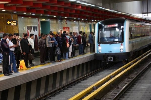 تهرانی ها، رکورد متروسواری را شکستند / جابه جایی ۴۱۱ میلیون نفر در متروی پایتخت
