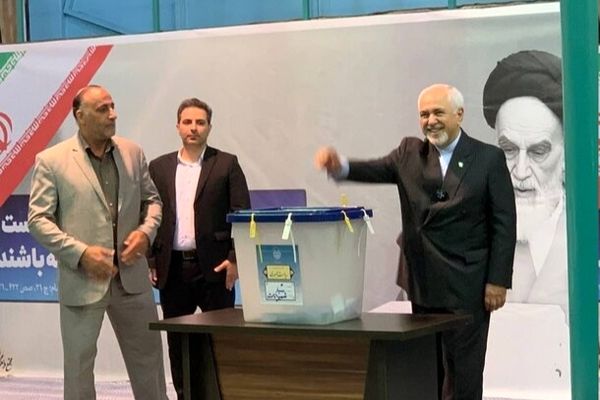 ظریف در انتخابات ریاست جمهوری شرکت کرد + عکس 