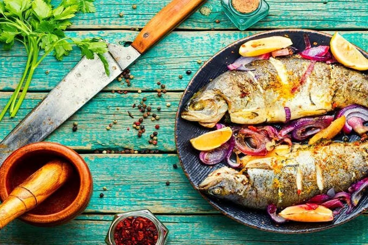 هیچگاه این غذاها را با ماهی نخورید / ترکیب سمی ماهی با این مواد خوراکی