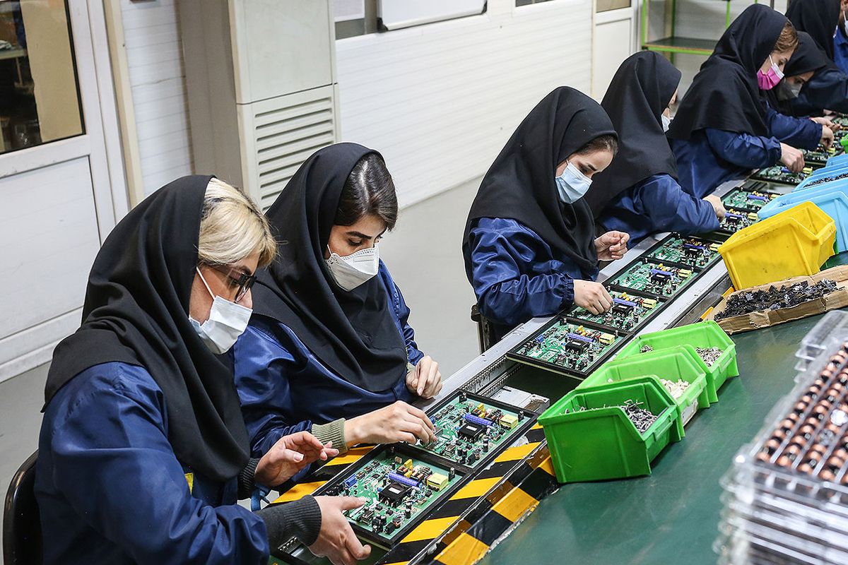 استخدام خانم در کرج؛ بهترین فرصت‌های شغلی برای بانوان
