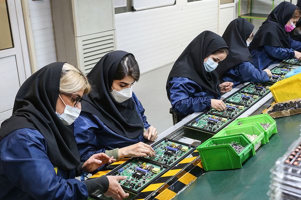 استخدام خانم در کرج؛ بهترین فرصت‌های شغلی برای بانوان
