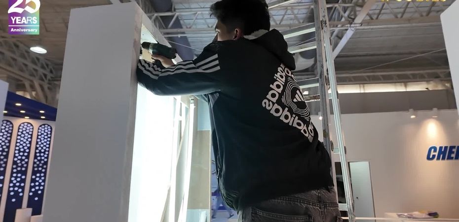 ببینید| پایان مراحل غرفه سازی بیست و پنجمین نمایشگاه رنگ و رزین